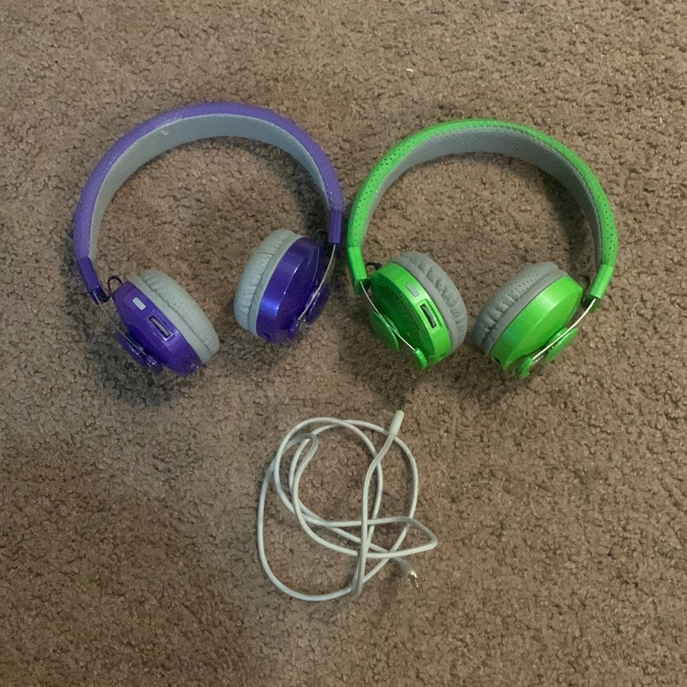 2 headphones!